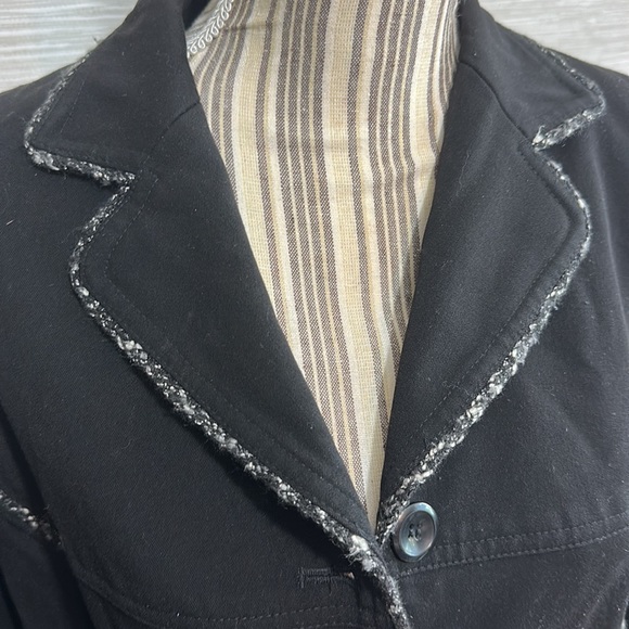 Lena Gabrielle New York size 10 black blazer with tweed blend accent seams - Picture 6 of 9